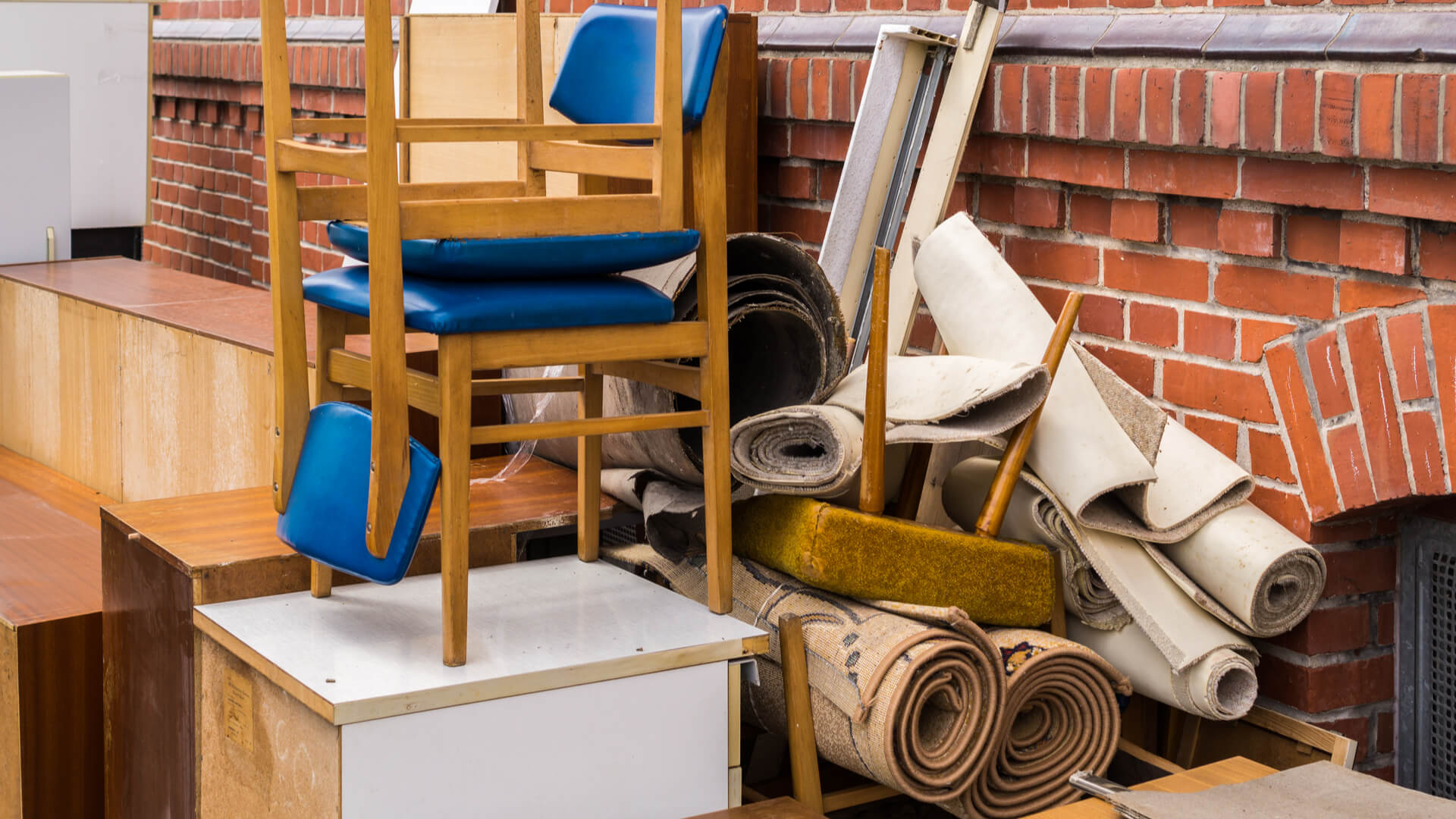 How to Get Rid of Old or Unwanted Furniture the Right Way